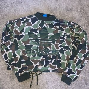 Adidas cropped crew neck - camo
